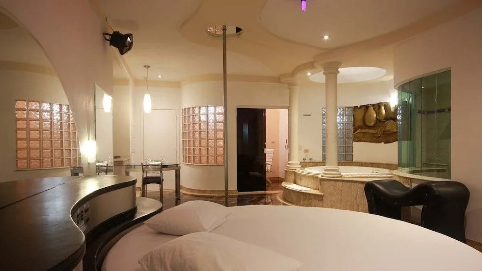 Motel Imperium Adults Only