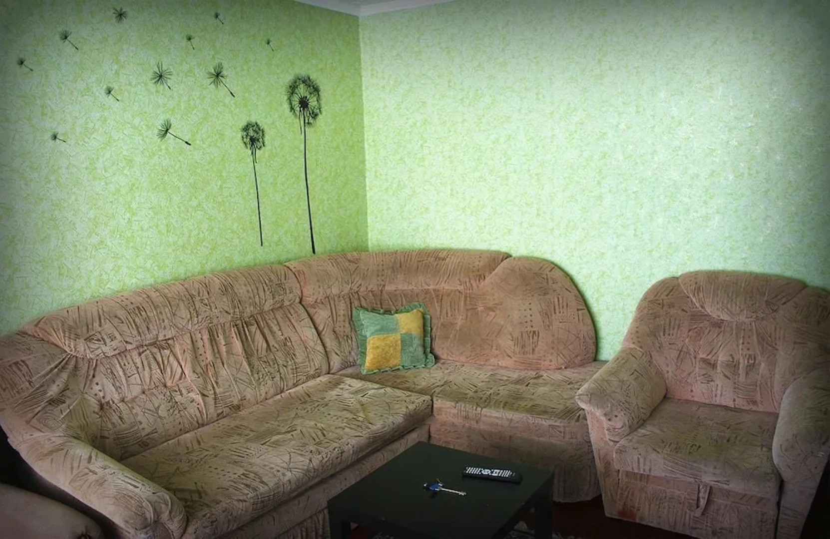 Dobrye Sutki Apartment on V.Maksimova 21