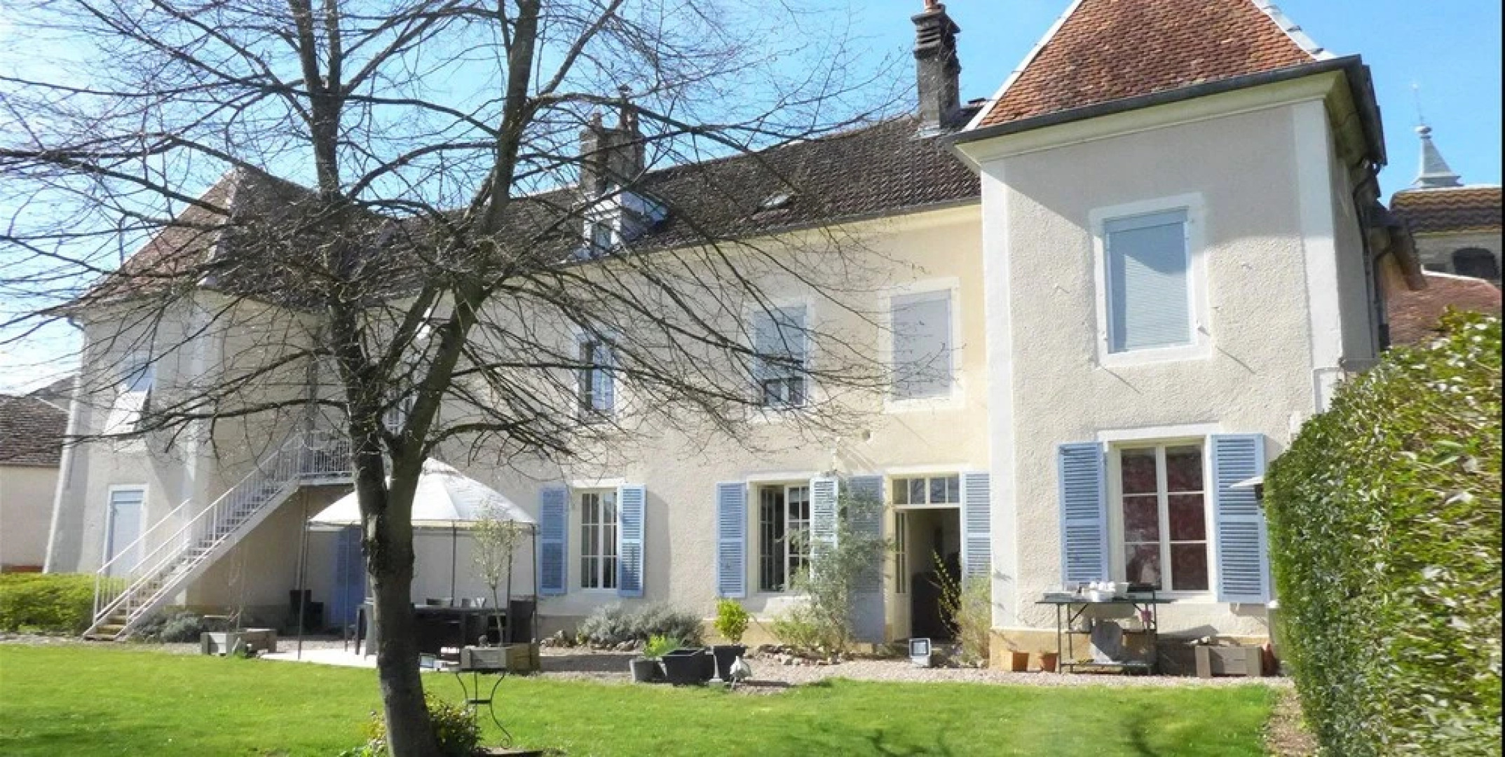 Petit Château Armand Bourgoin  B & B