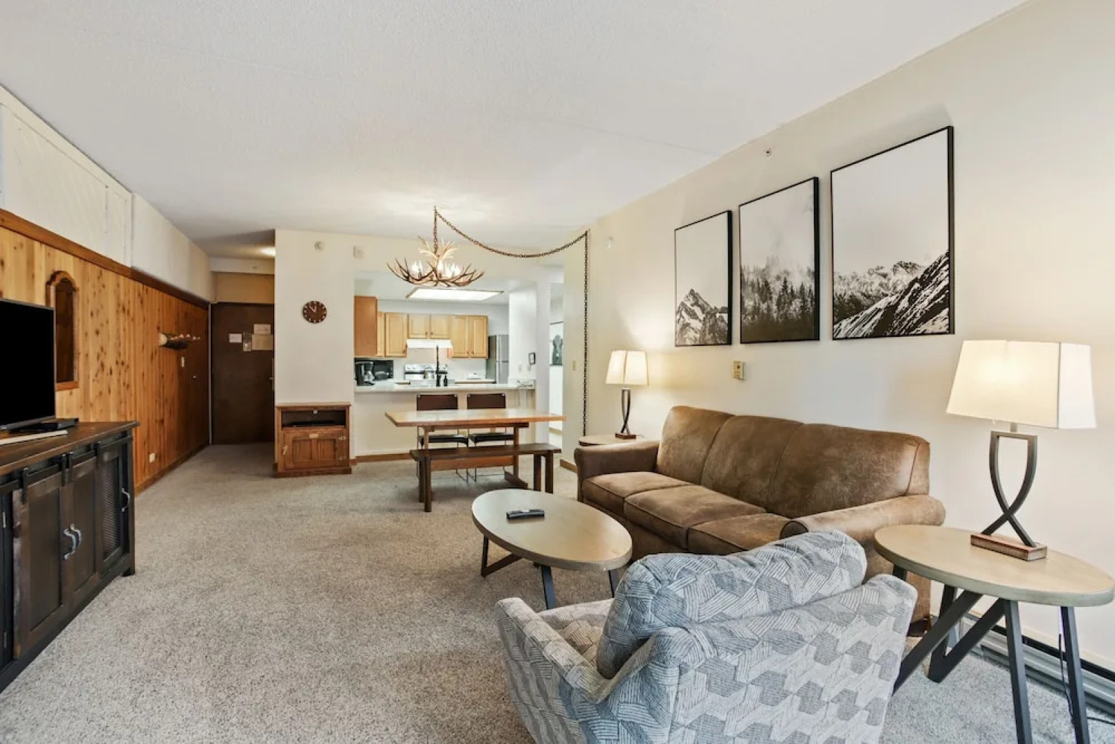 Perfectly Located 1br - Steps To Ski & Apres Fun - Sleeps 4 1 Bedroom Condo by RedAwning