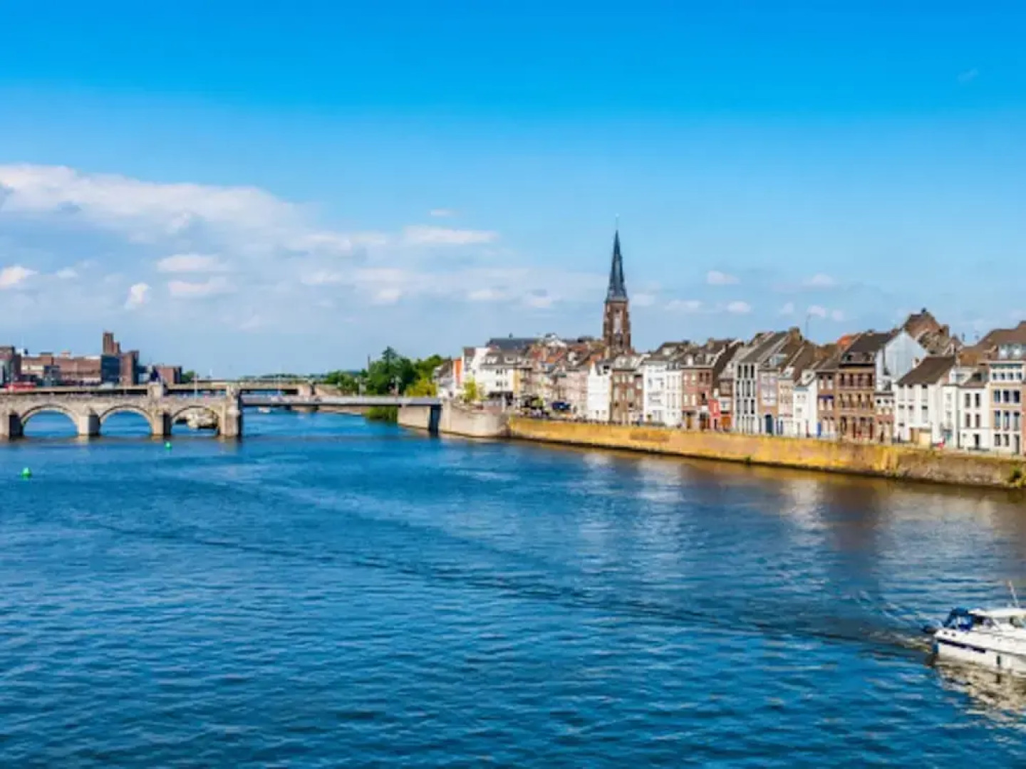 Tidy Chalet With Dishwasher, 9 km From Maastricht