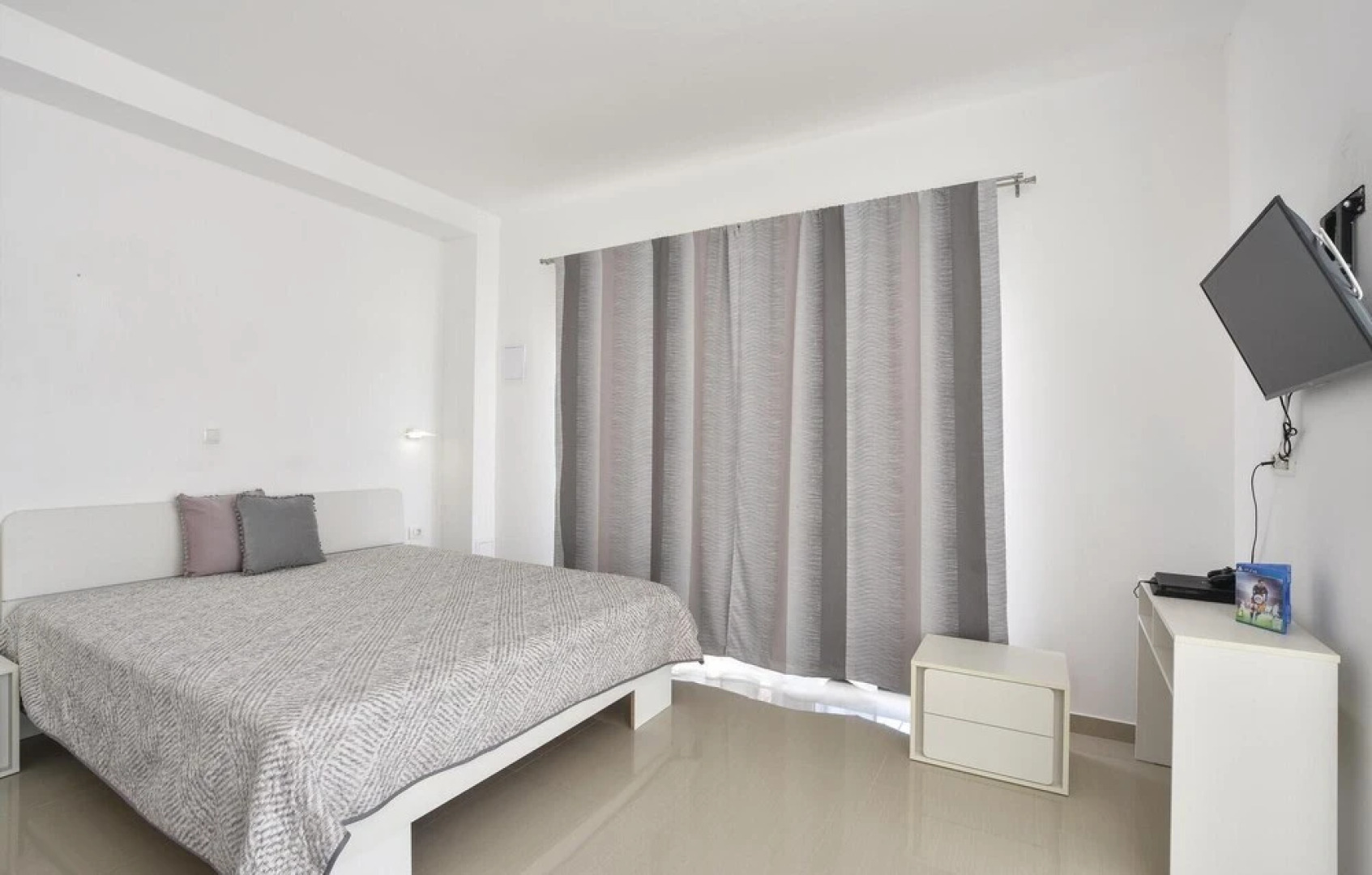 Nice Home in Duce With Wifi and 10 Bedrooms