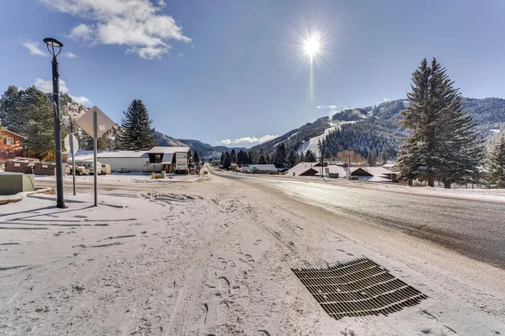 1/2 Mi to Skiing: Red River Condo w/ Free Shuttle!