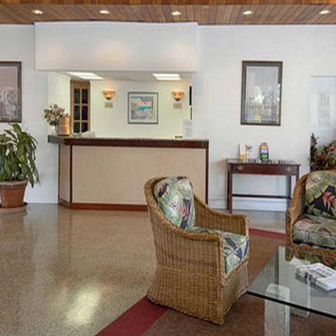 Travelodge Monaco Beach Resort