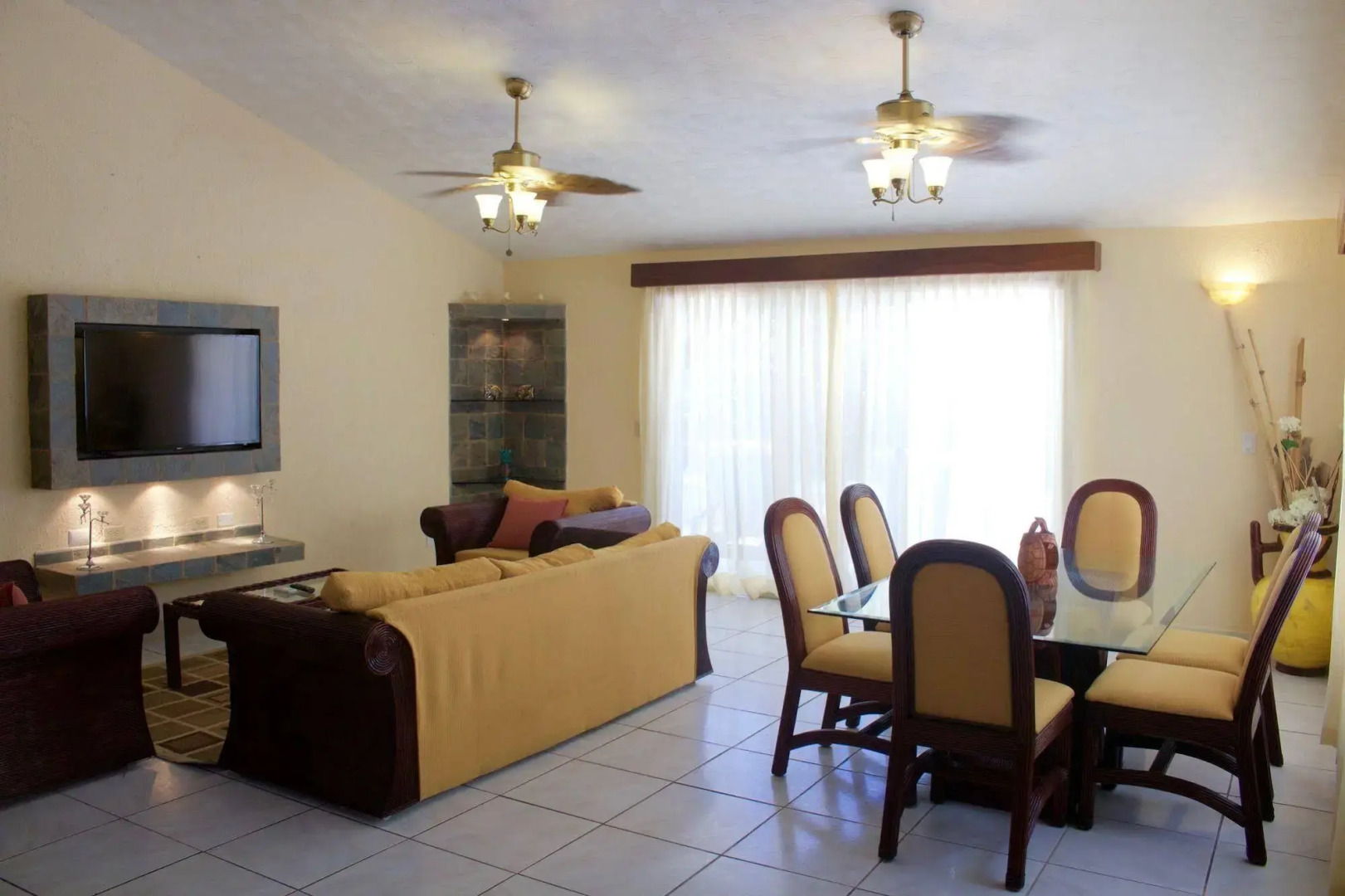 Paradise Beach Hotel & Resort