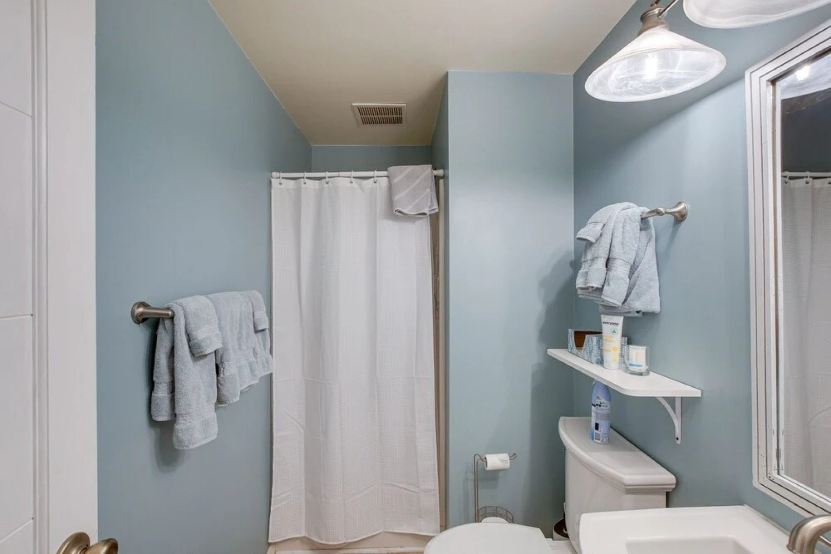 Elkhart Lake Vacation Rental 3 Mi to Road America!