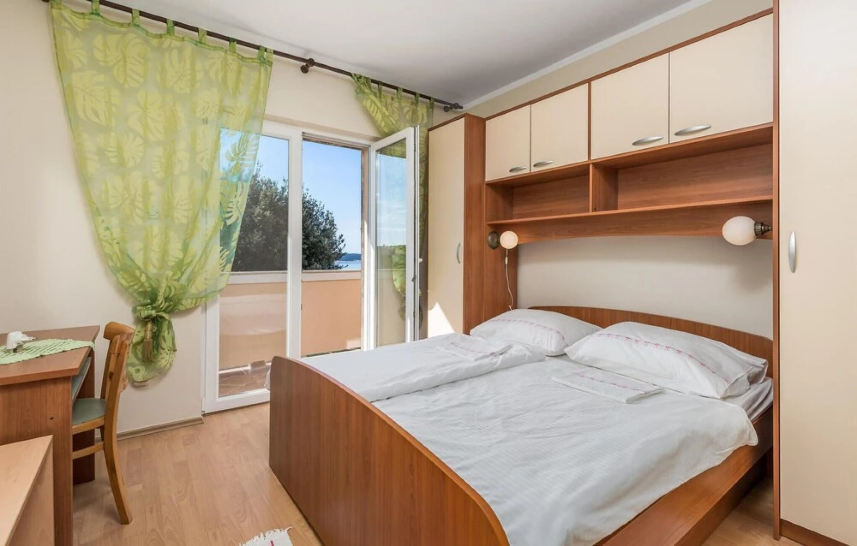 Stunning Apartment in Supetarska Draga With Sauna, Wifi and 2 Bedrooms