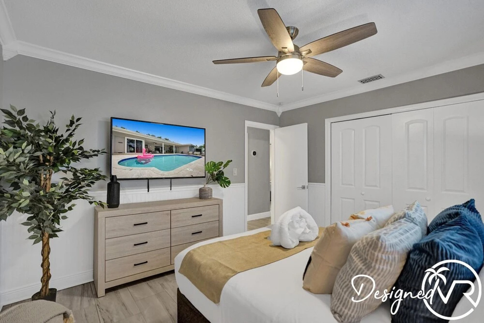 Family vacation 5 Br with Heated Pool