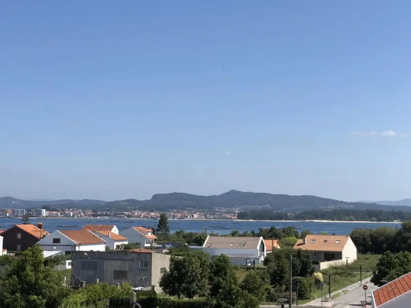Apartment With 2 Bedrooms in Illa de Arousa, With Wonderful sea View, Furnished Garden and Wifi Near the Beach