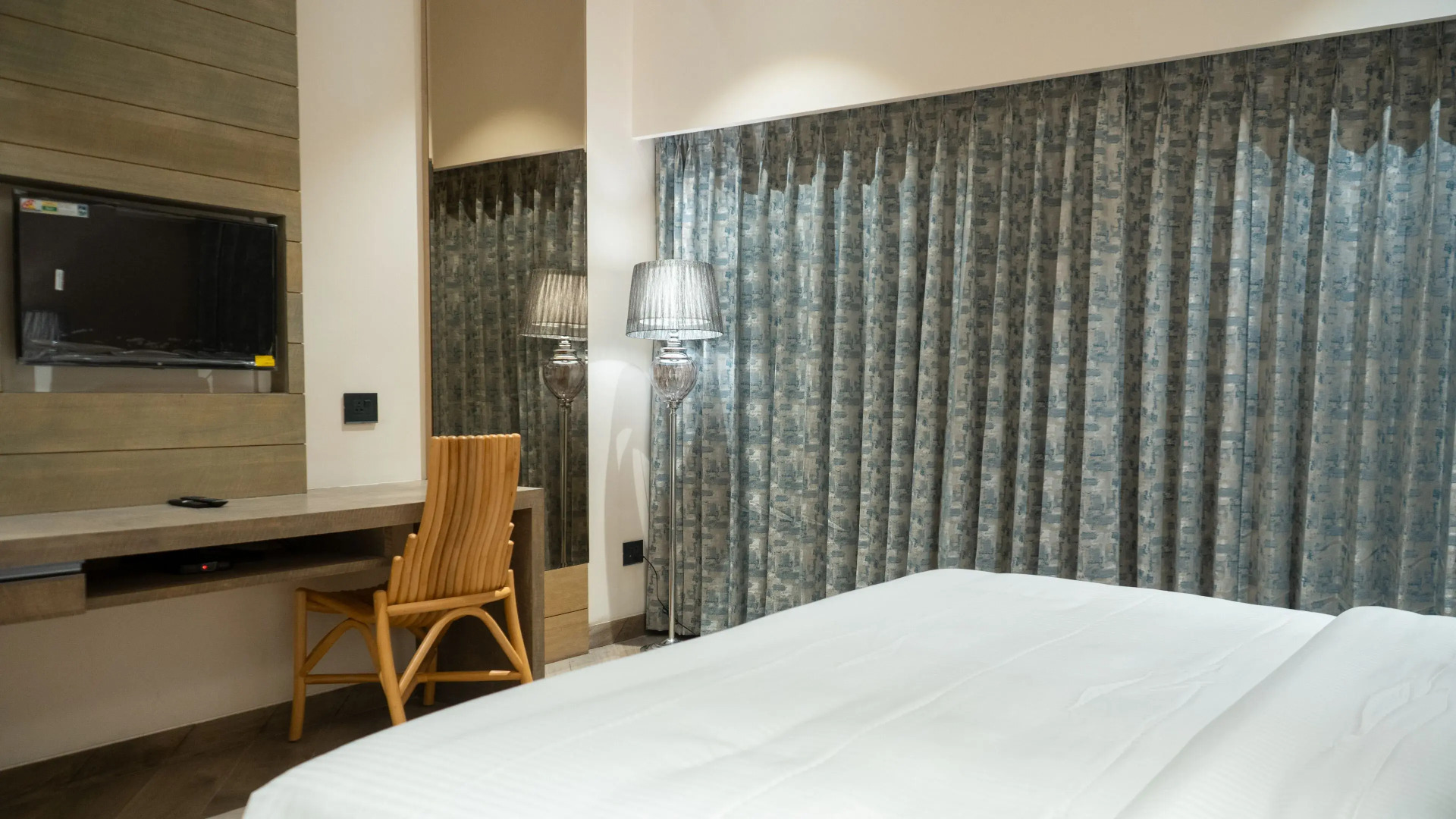 Hotel Clarks Inn Suites Kangra