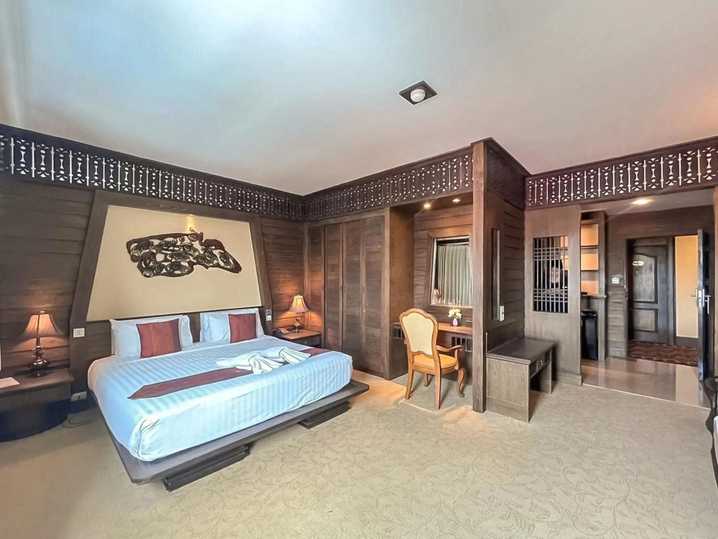 Ruean Phae Royal Park Hotel