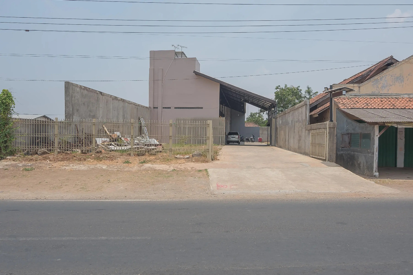 RedDoorz near Alun Alun KC Haurgeulis