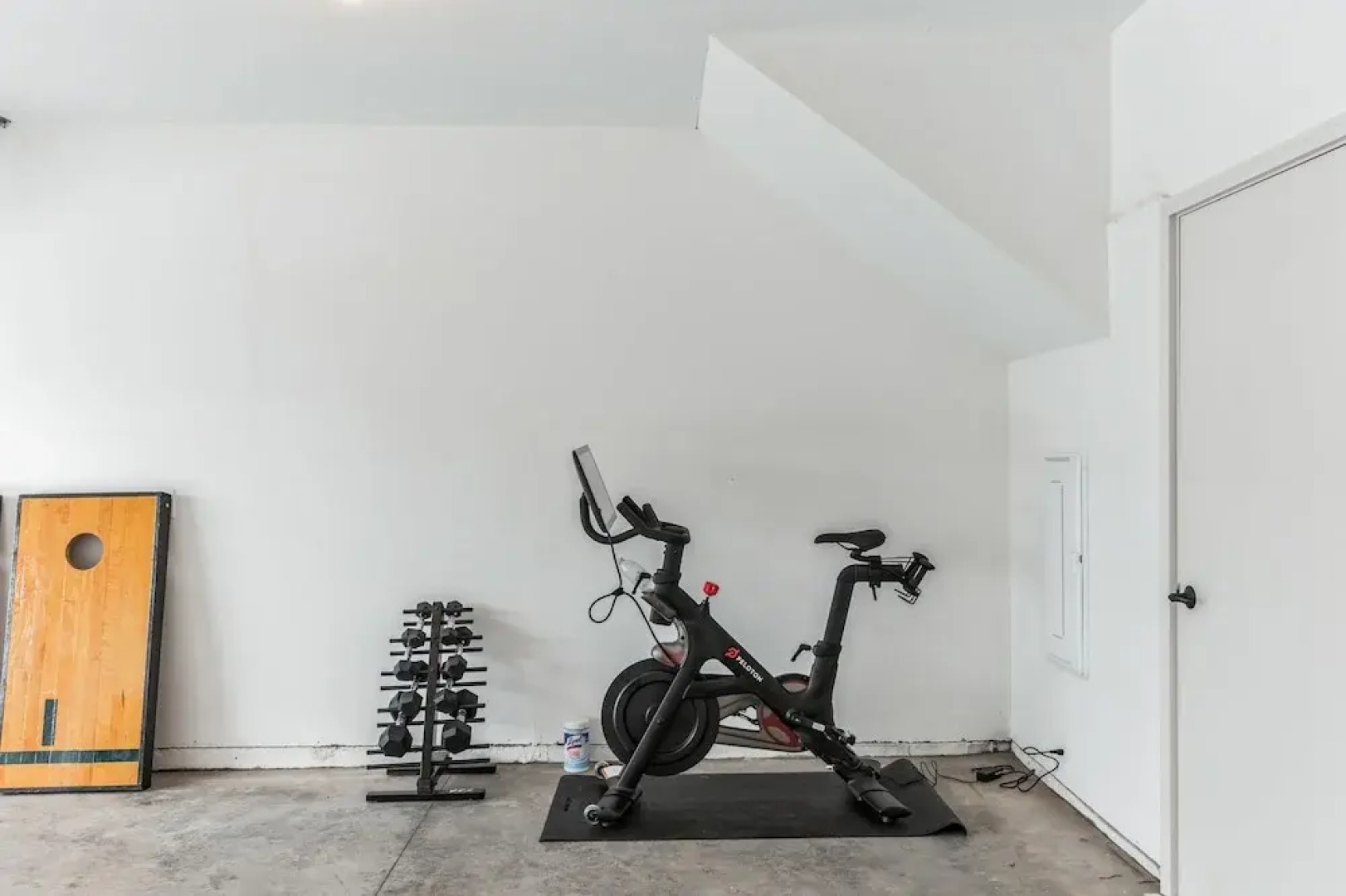 New Modern Townhome With Rooftop Patio 2 Bedroom Townhouse by RedAwning