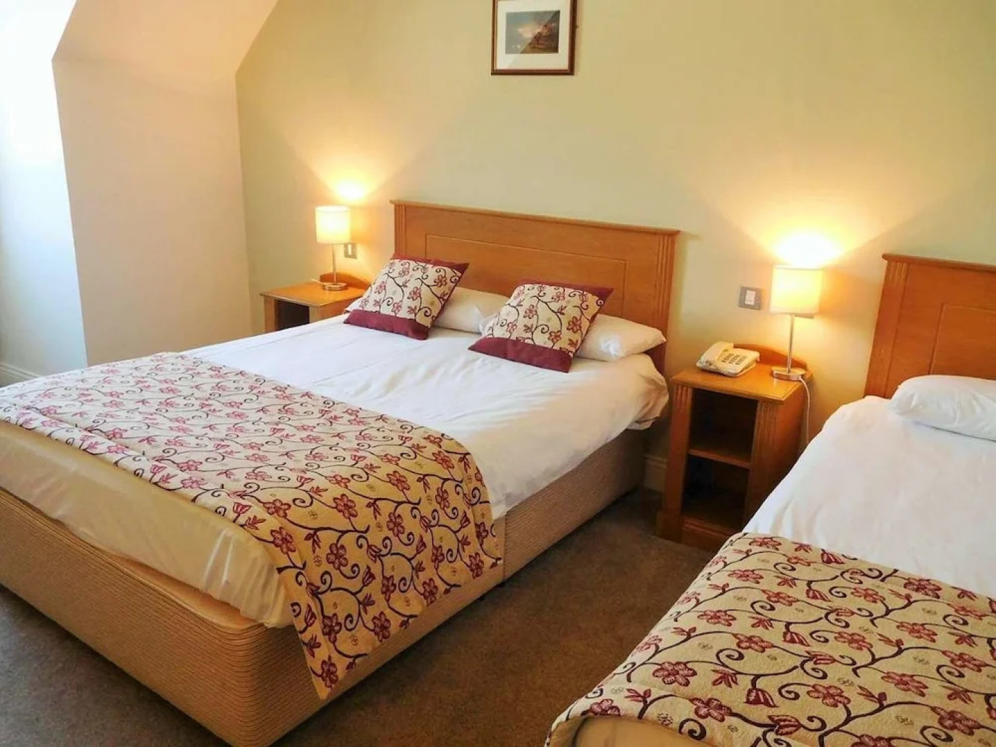 Peacockes Hotel & Complex