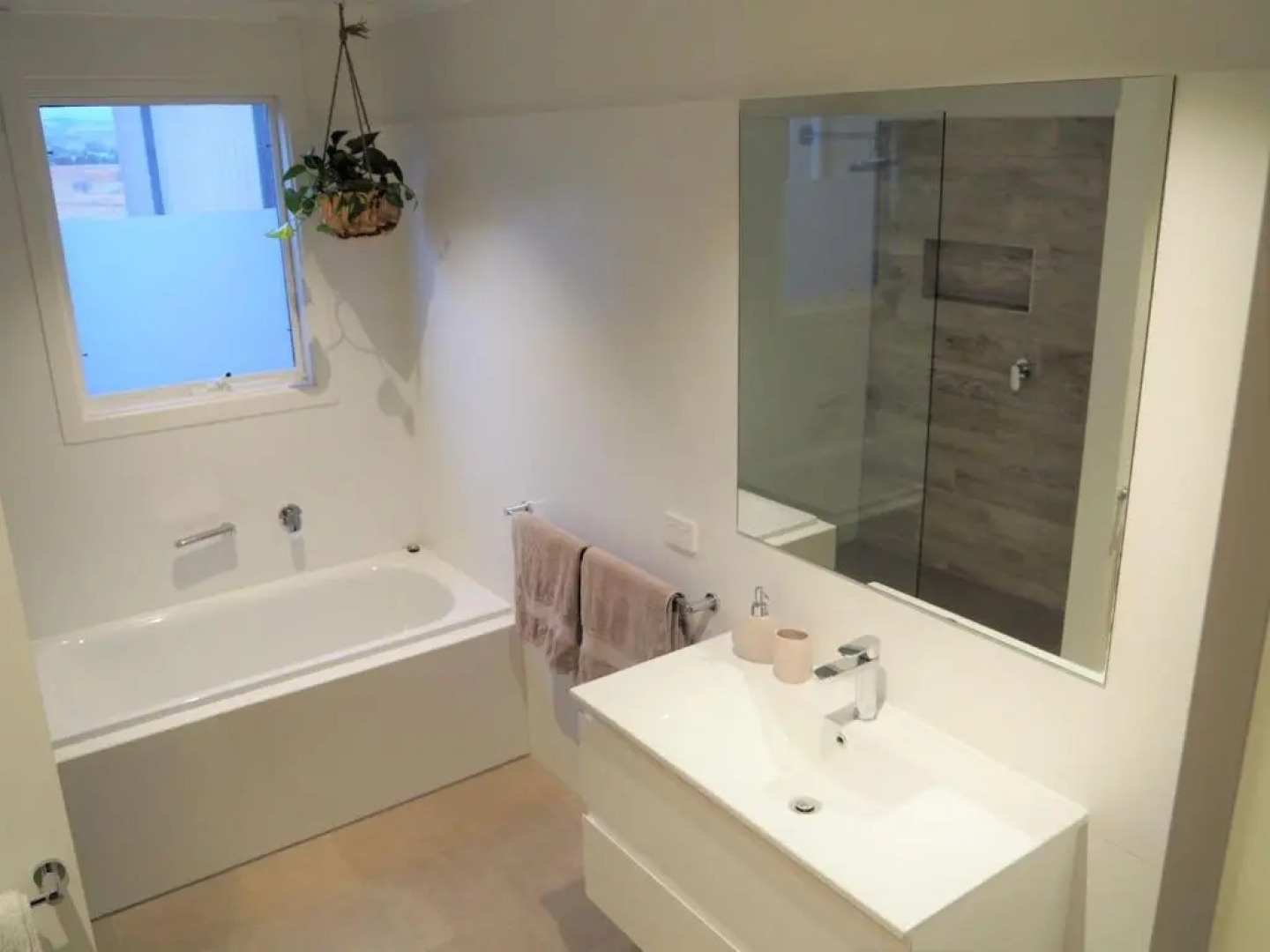 Stones Throw - 26 River View Drive