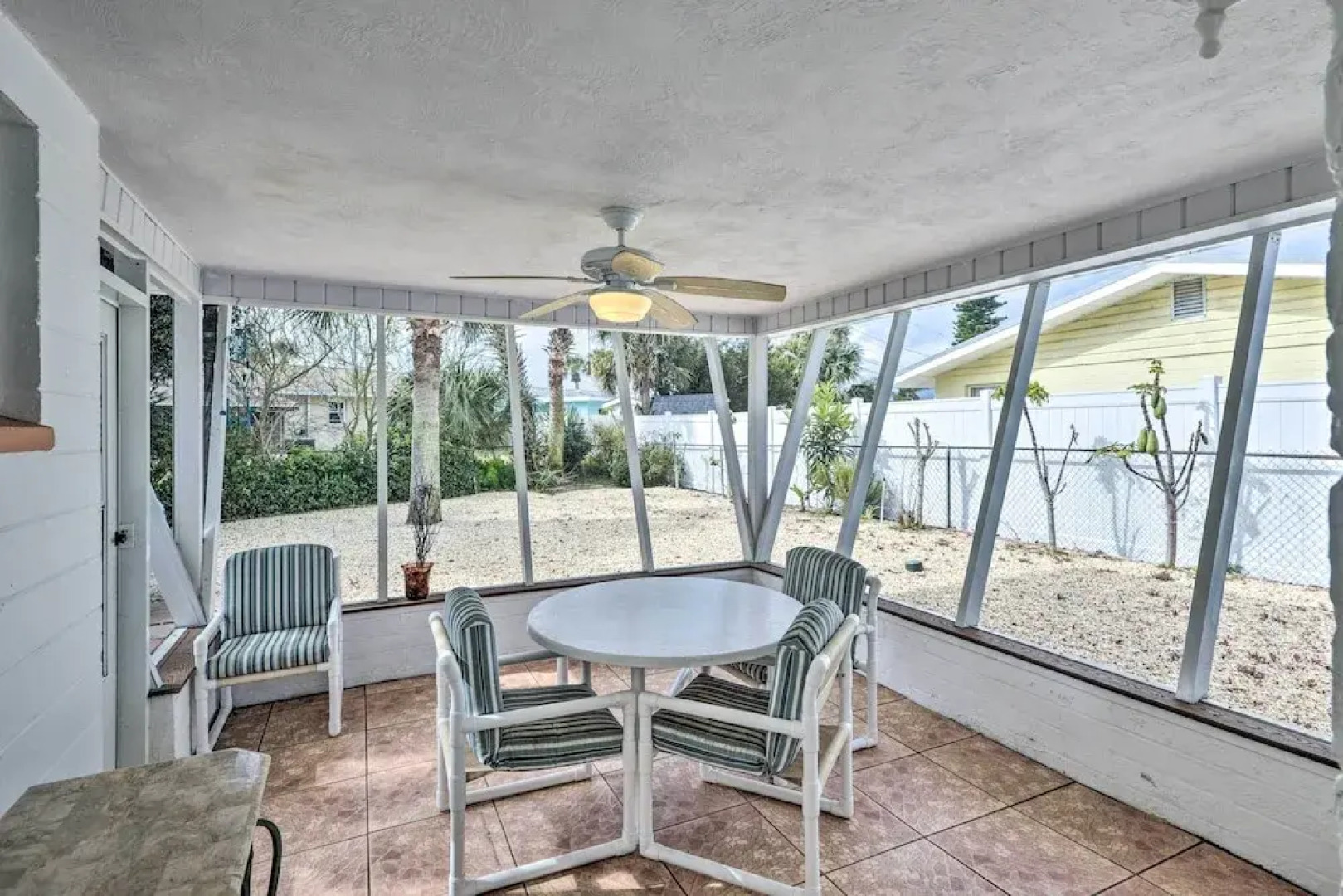 Ormond Beach Home w/ Screened Porch, Walk to Shore