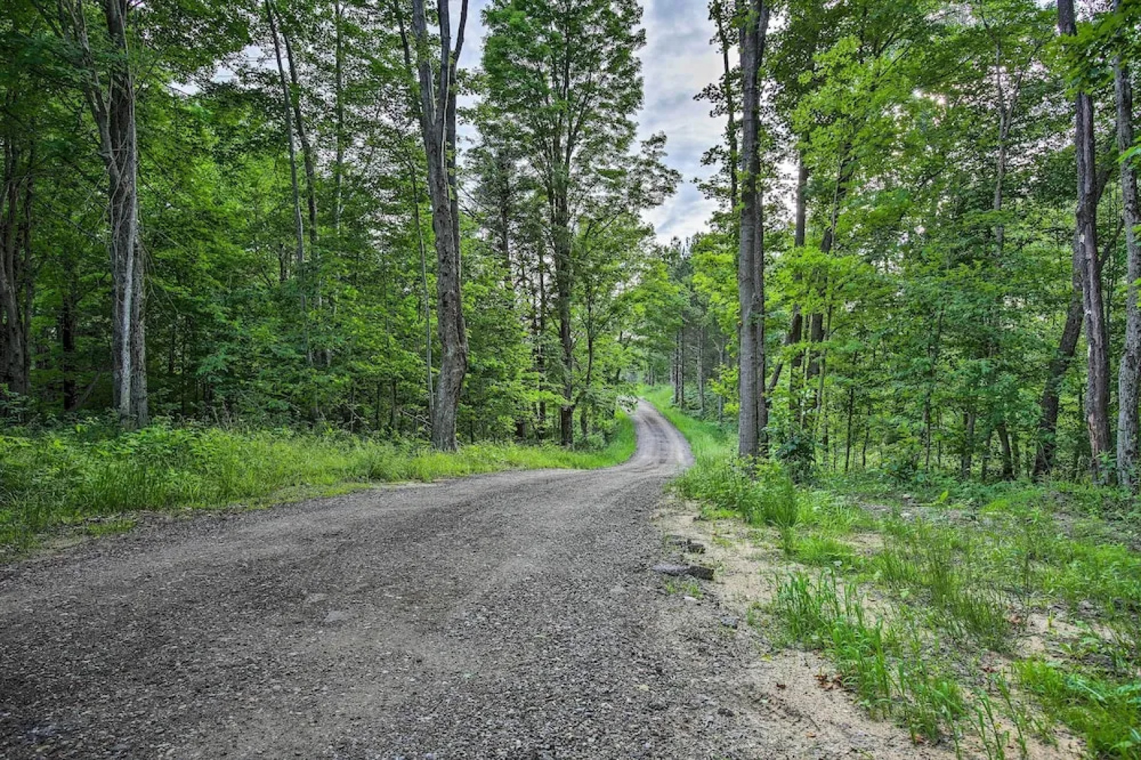 Custom Log Cabin w/ Deck & 45 Acres By Pine River!
