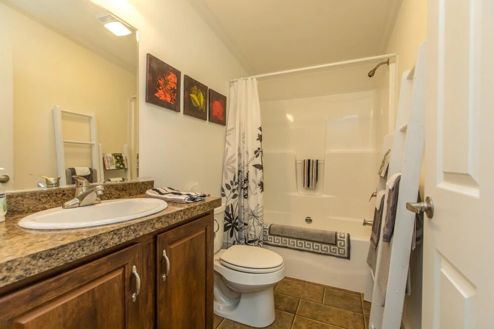 River Rock Walking Distance to Port Carling - Newer 3 bed 2 Bath