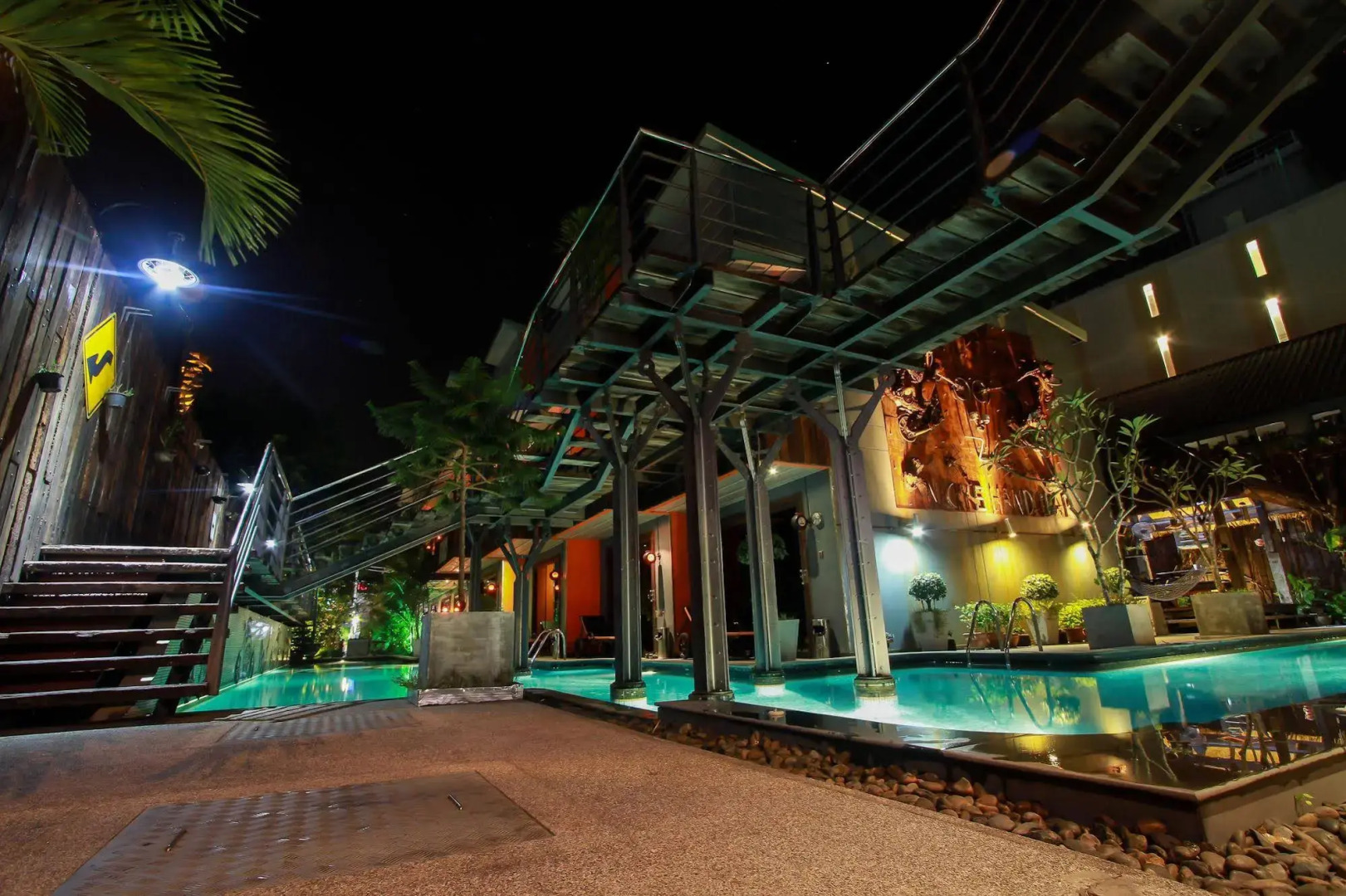 Nicky's Handlebar Hotel