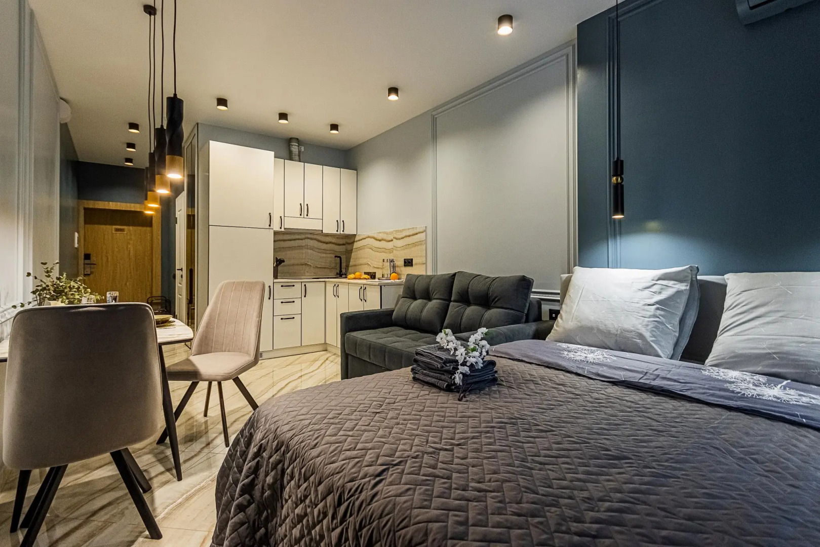 2ROOMS (2РУМС) на улице Максима Горького