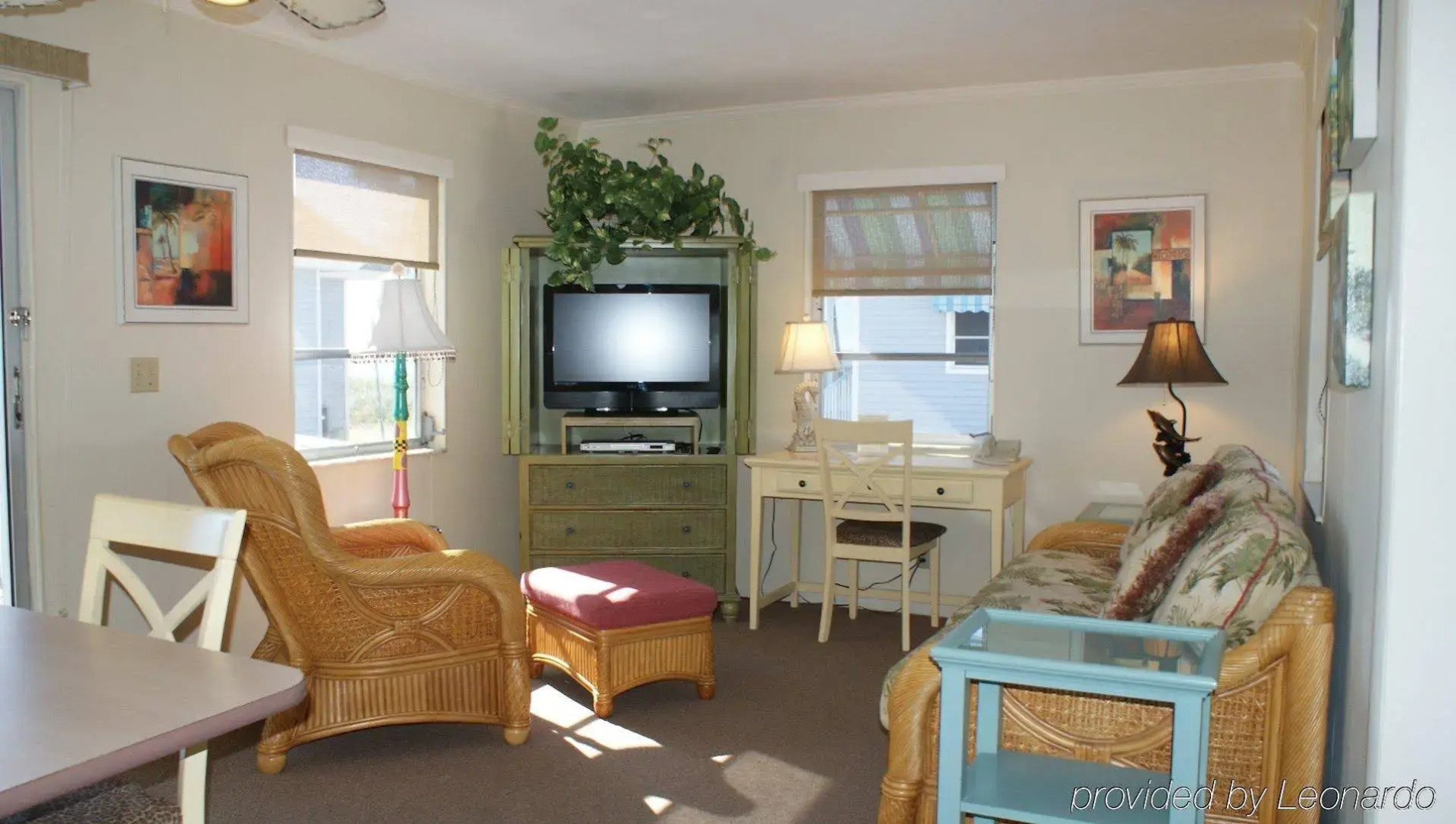 Shalimar Cottages And Motel