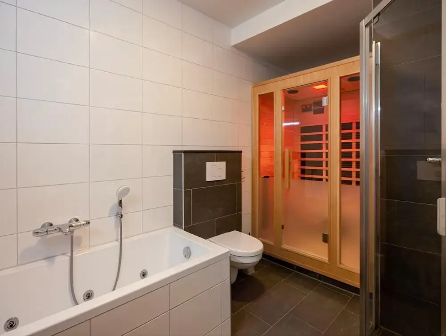 Cozy Bungalow Sauna Valkenburg