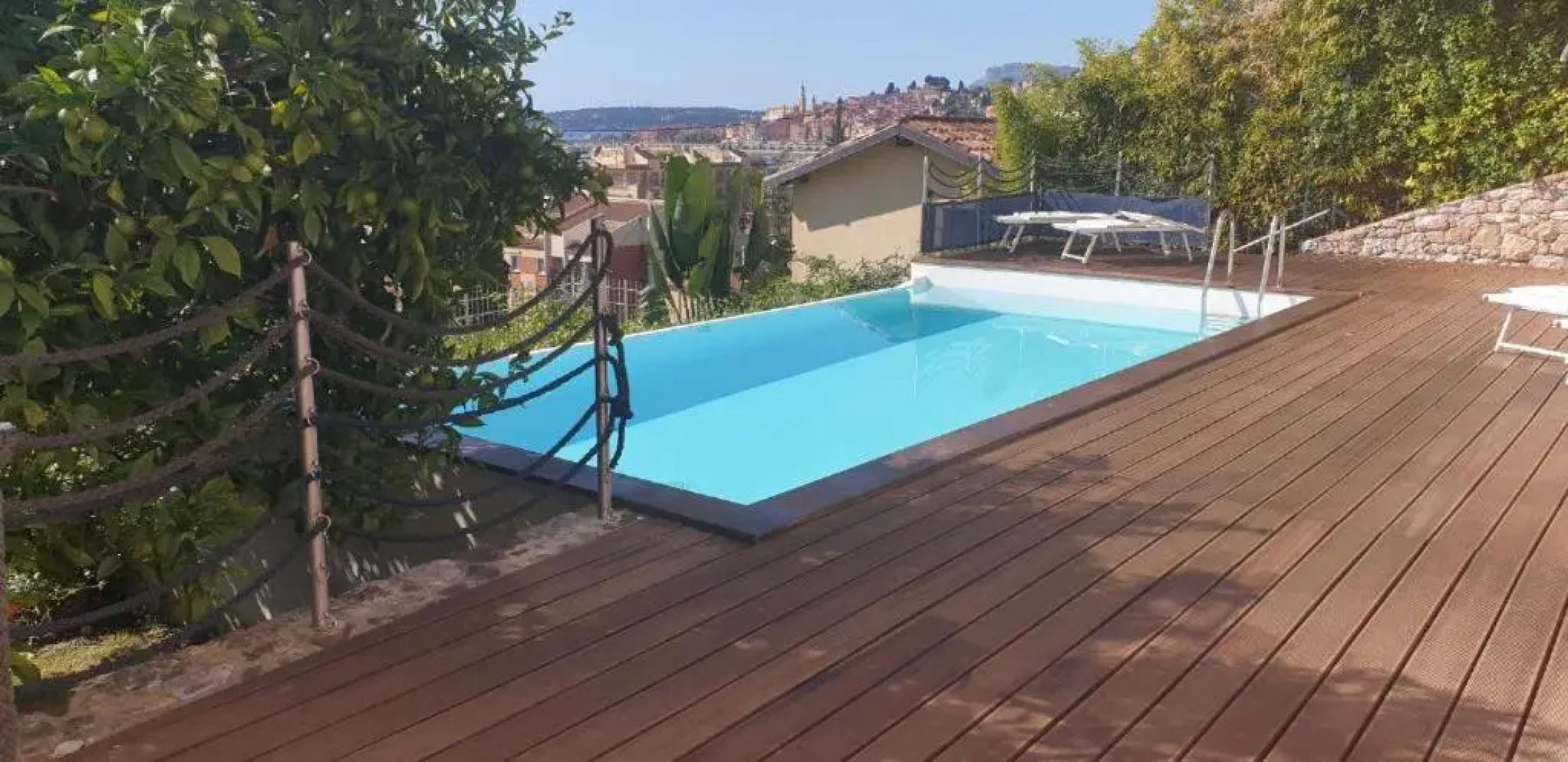 Luxurious penthouse with magnificent views over the bay of Menton 10 Peoples