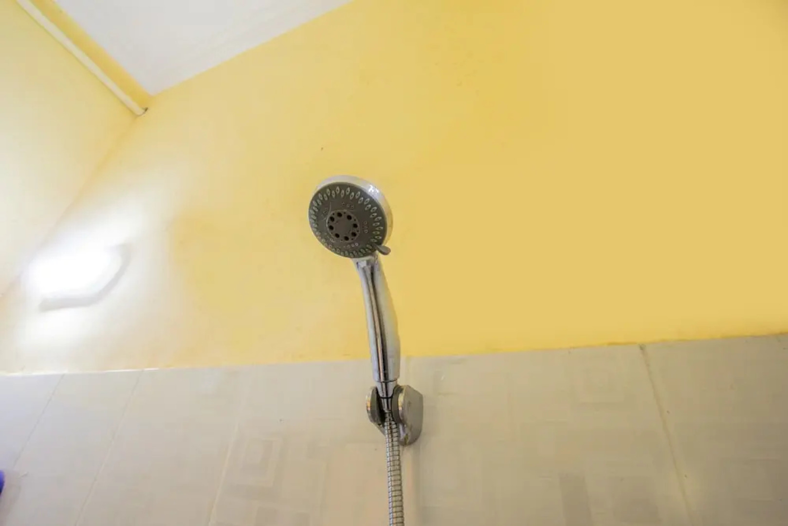 Capital O 93391 Golden Manggis Hotel Near SMKN 1 Lingsar