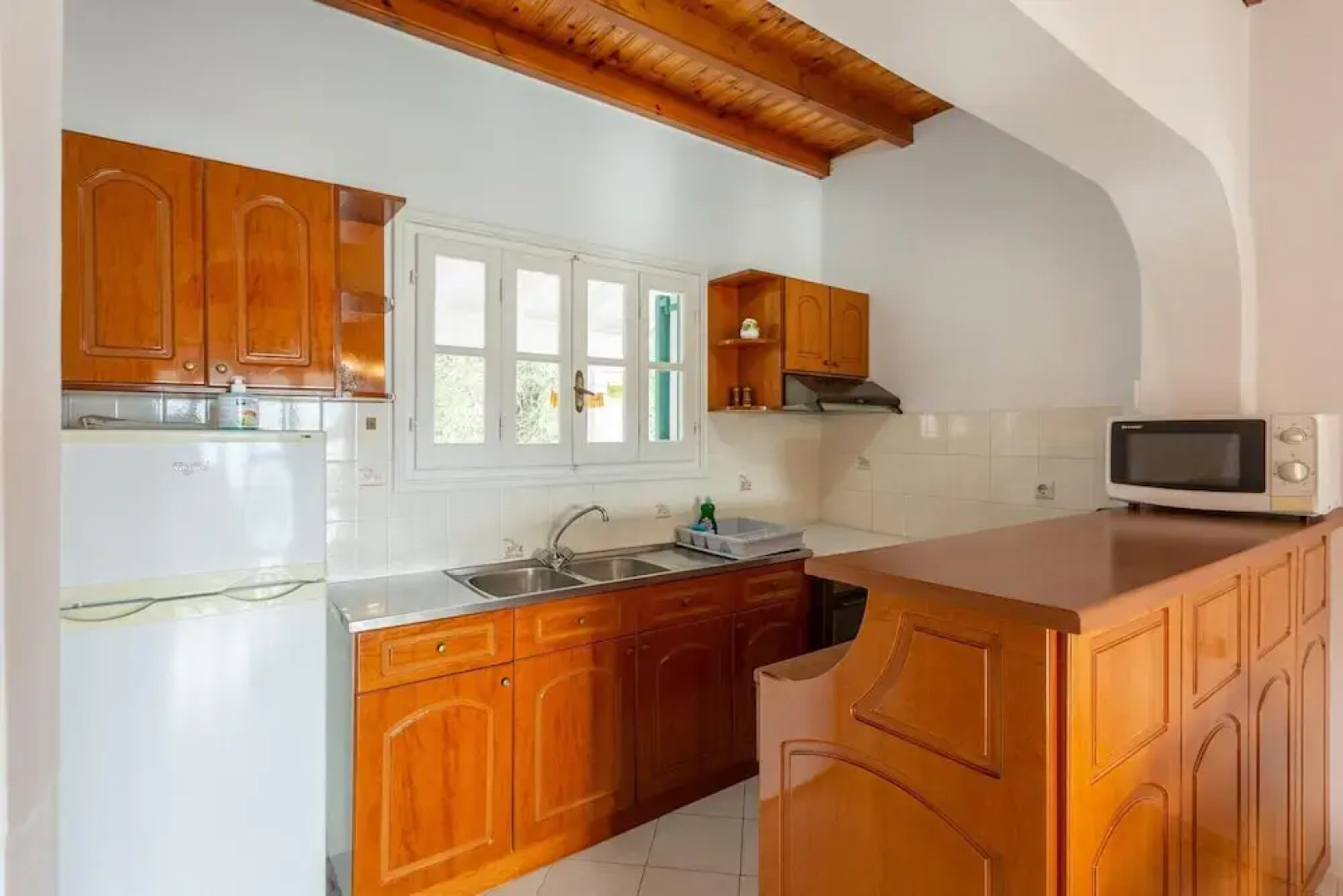 Renoula Walk to Beach Sea Views A C Wifi Car Not Required - 243