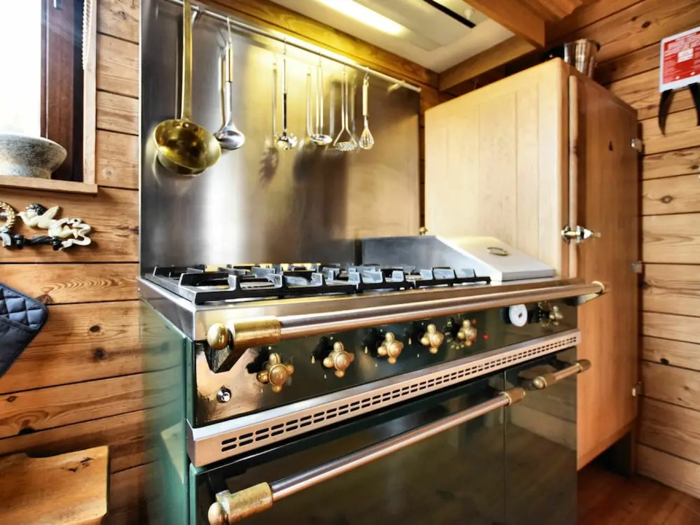 Cozy Holiday Home in Dion with Sauna and Jacuzzi