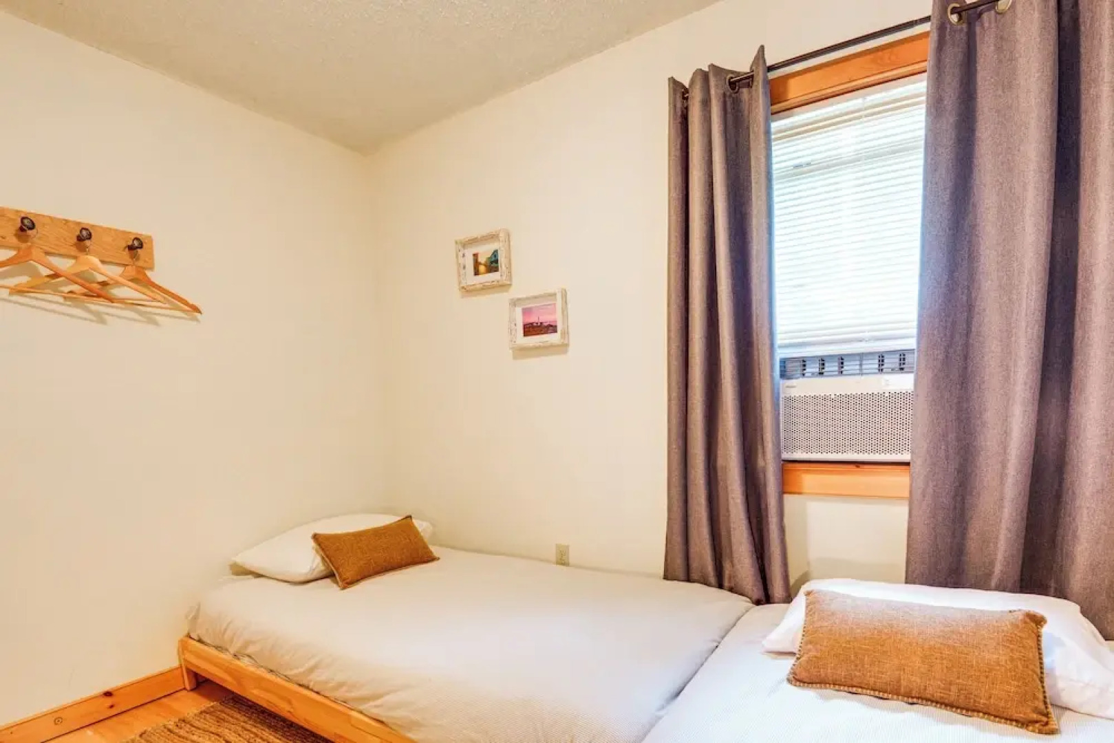 Storybook Stratton House: 3 Mi to Mount Snow!