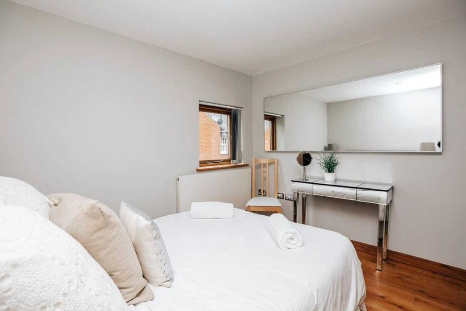 The Herringbone - 3 Bed With Parking Pet Friendly