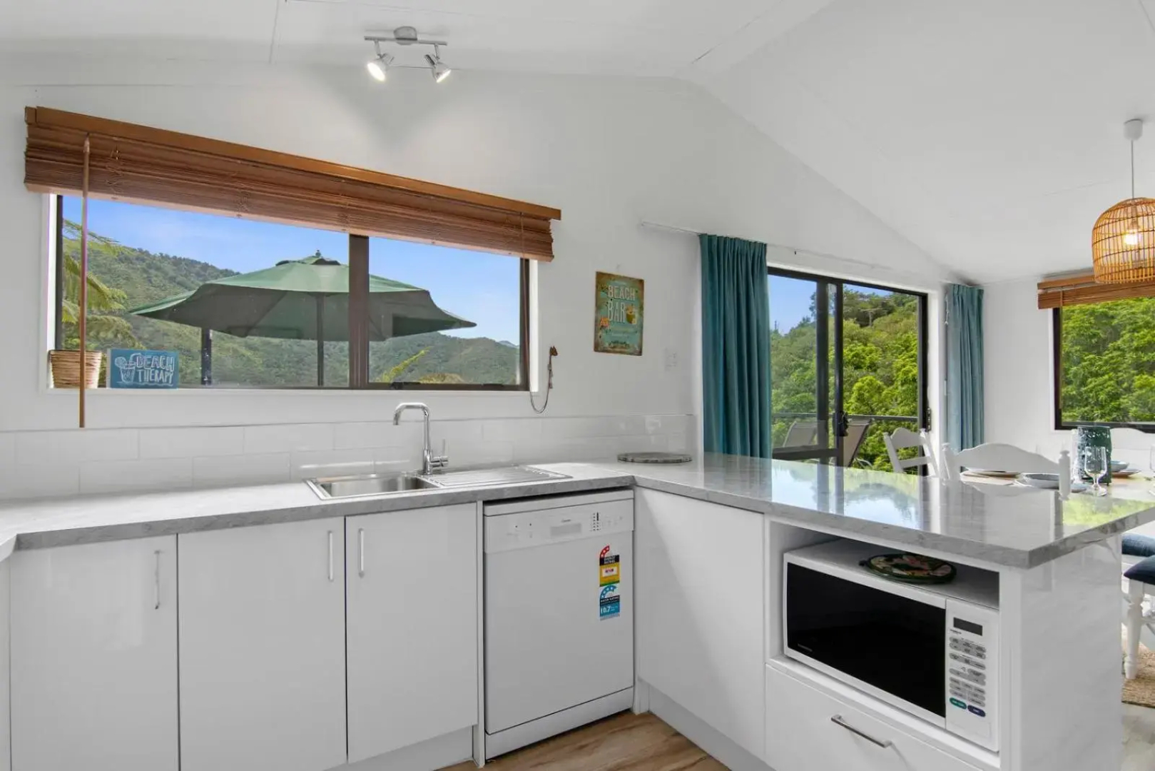 Thirsty Weta Belvue - Havelock Holiday Home