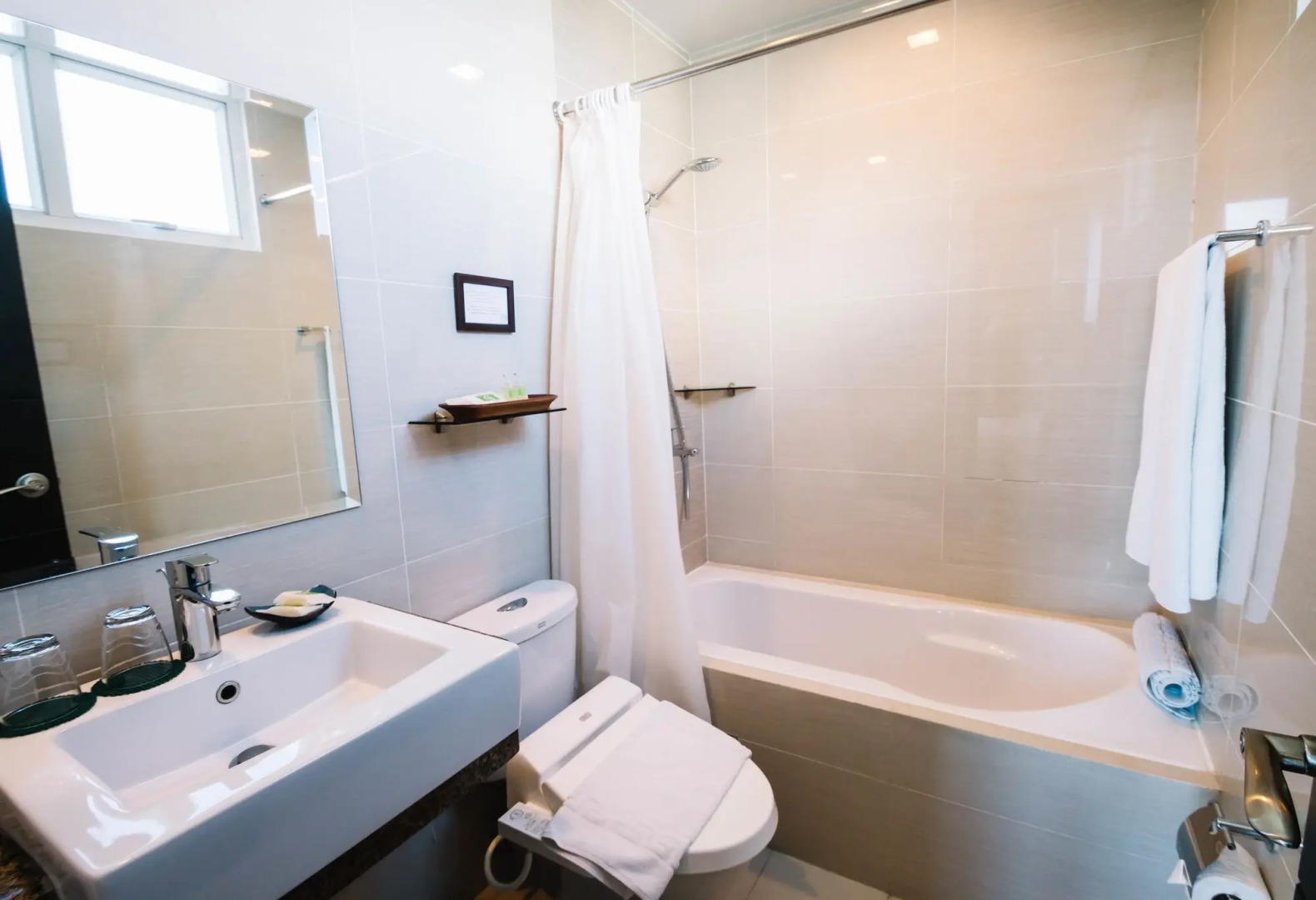 CSuites at 8 Newtown Residences