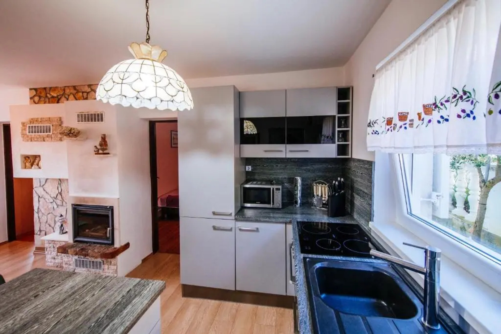 Poolicluded Holiday House Halic