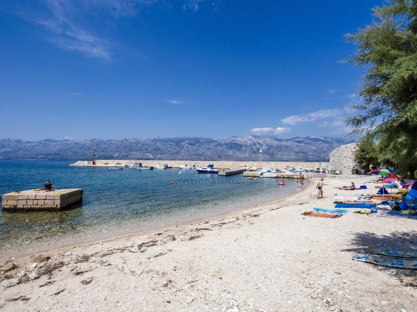 Charming Holiday Home in Razanac with Terrace