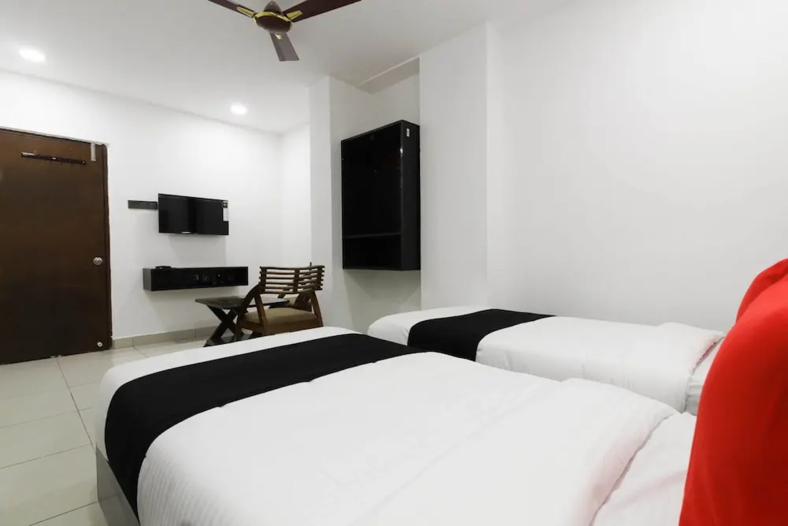 Mythri Hotel by OYO Rooms