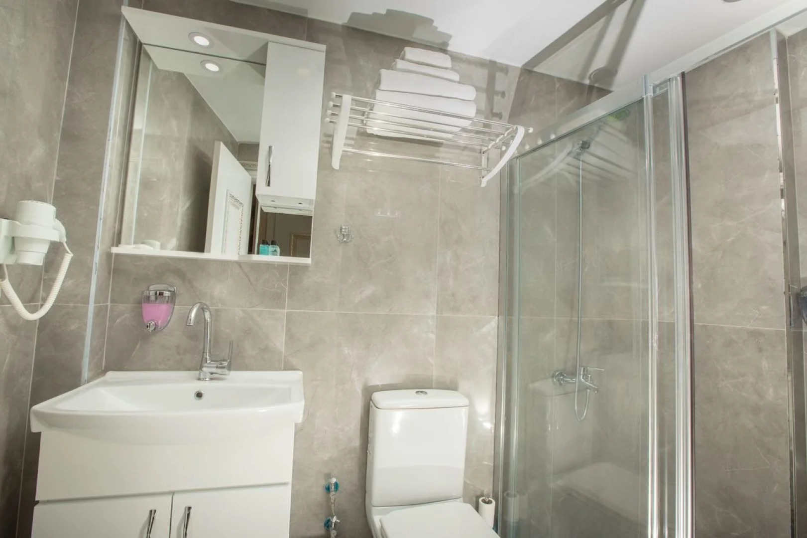 Atlantis Royal Hotel