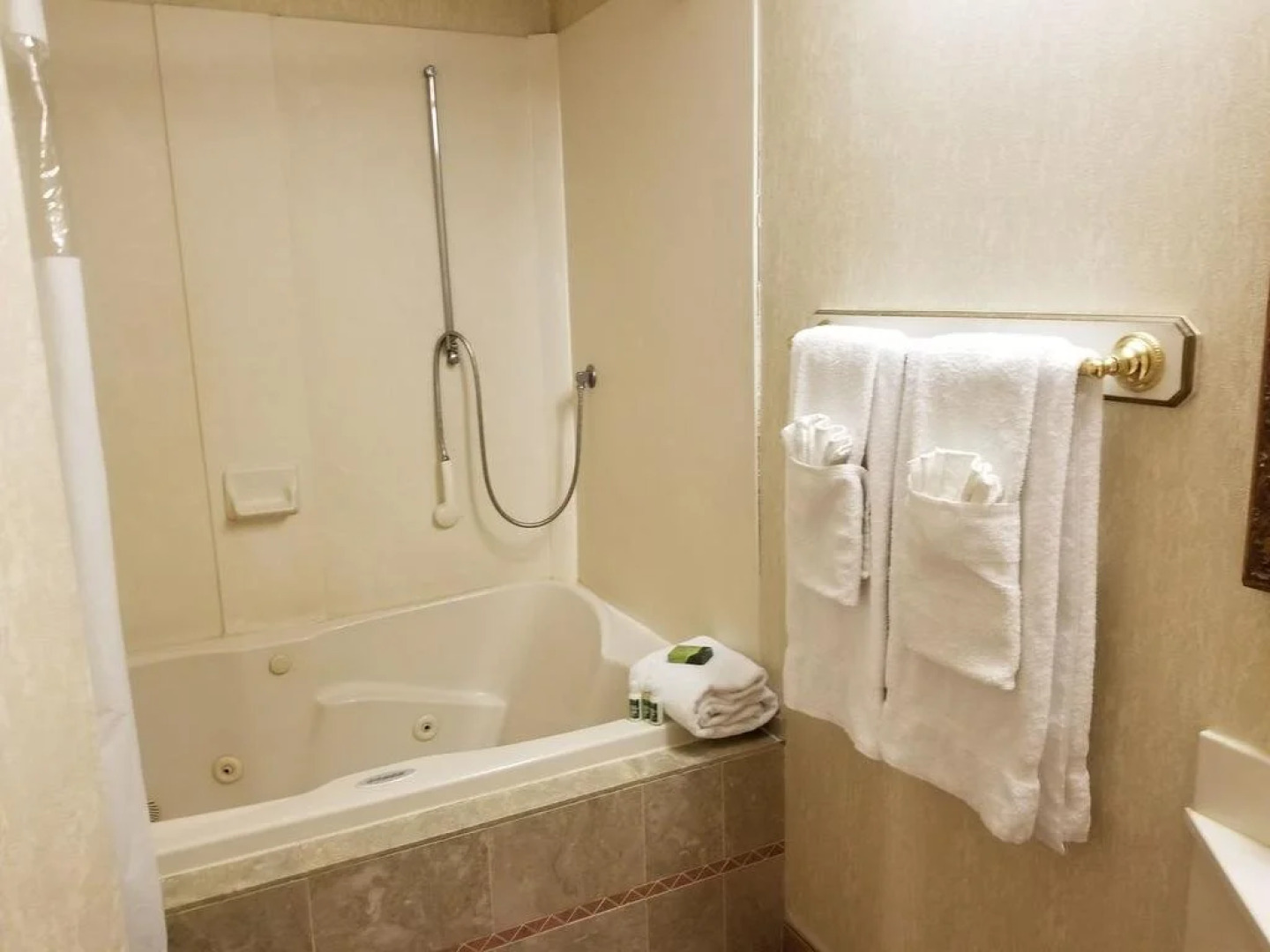 Cedar Park Whirlpool Suites