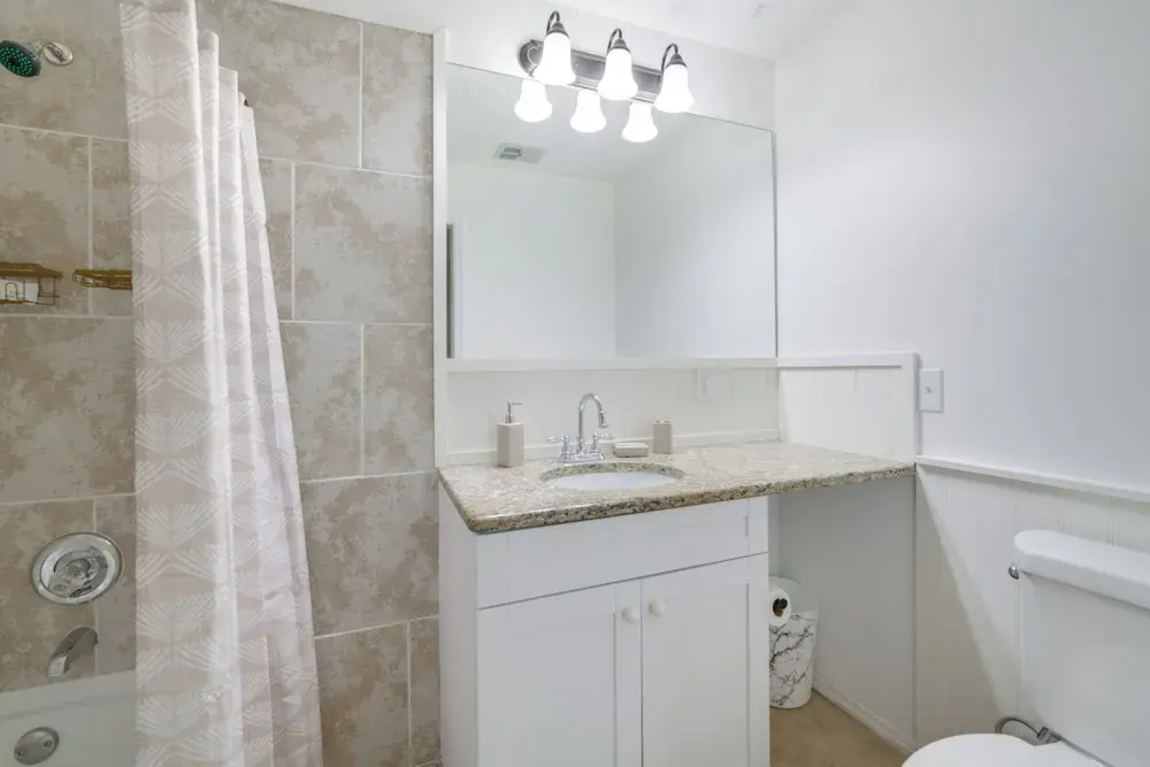 Swim, Hike & Kayak: Crystal River Retreat w/ Yard!