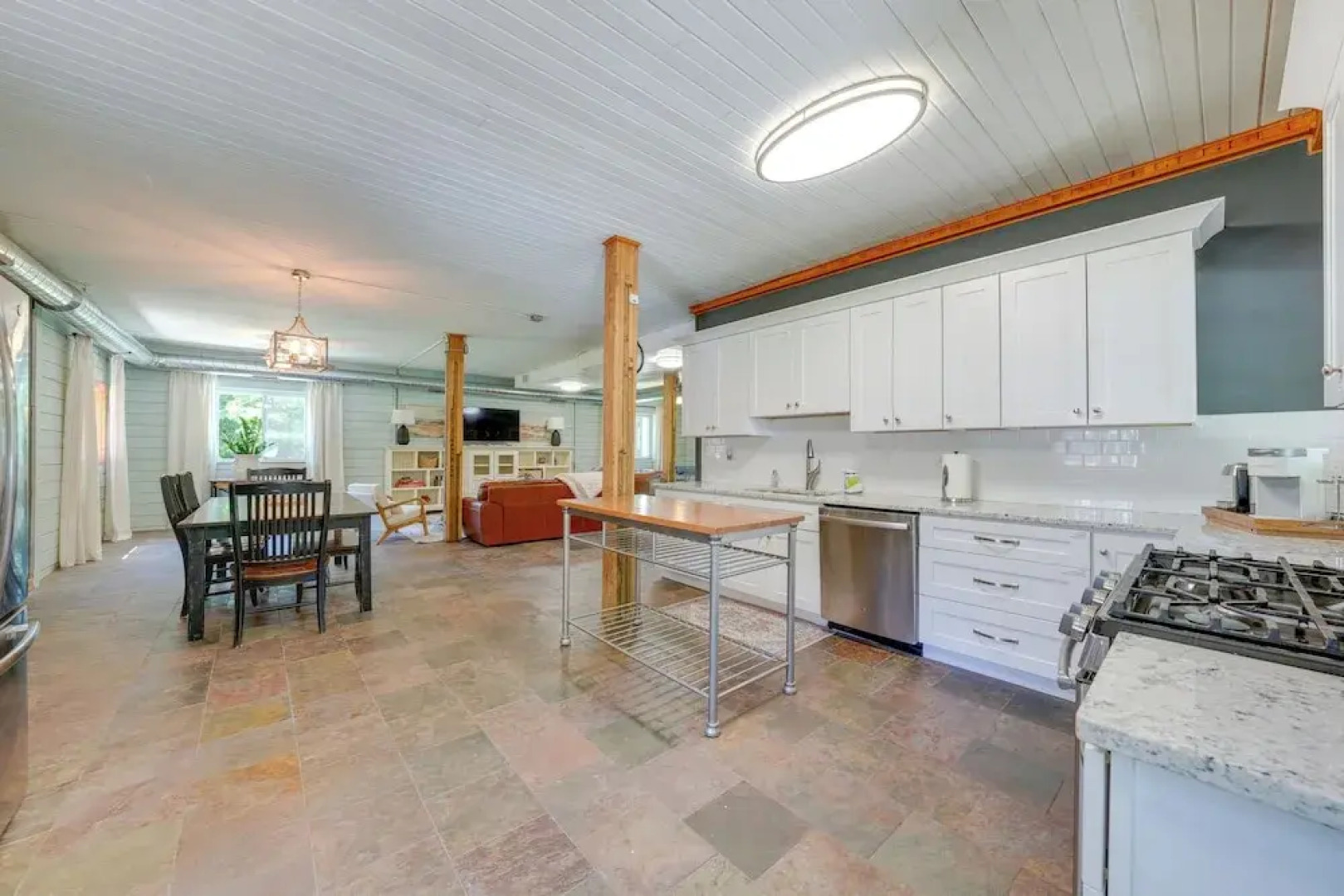Peaceful Warrenville Home: 1 Mi to Herrick Lake!