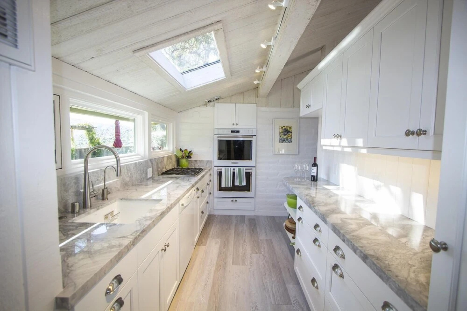 "Pepper Tree Cottage" Panoramic Views of Carmel Valley, Walking Distance to the Village