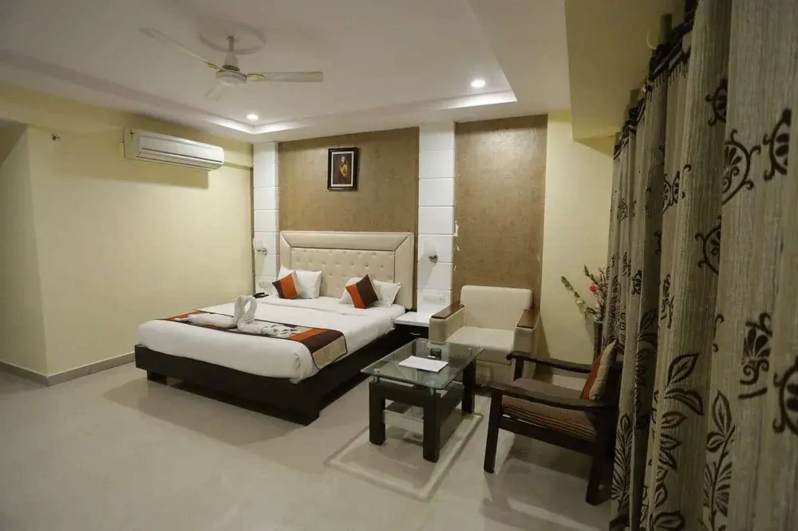 Hotel Paras Inn by Treebo Hotels