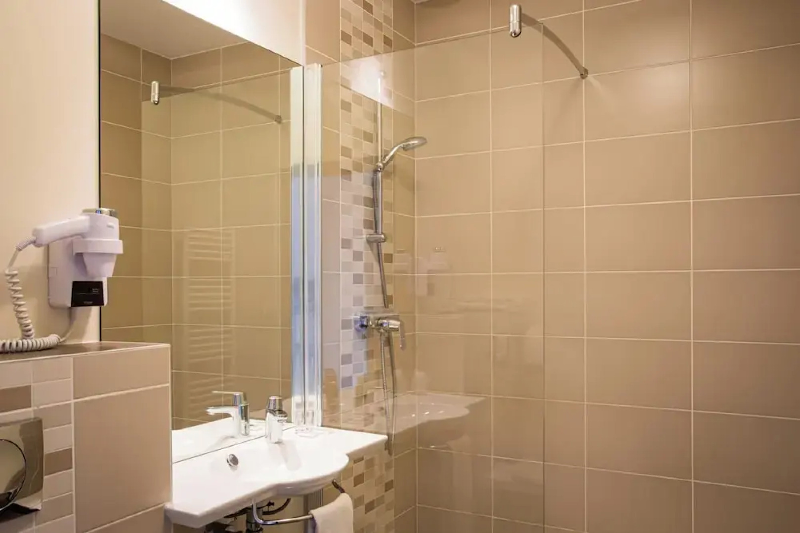 Hôtel - Restaurant La Caborne