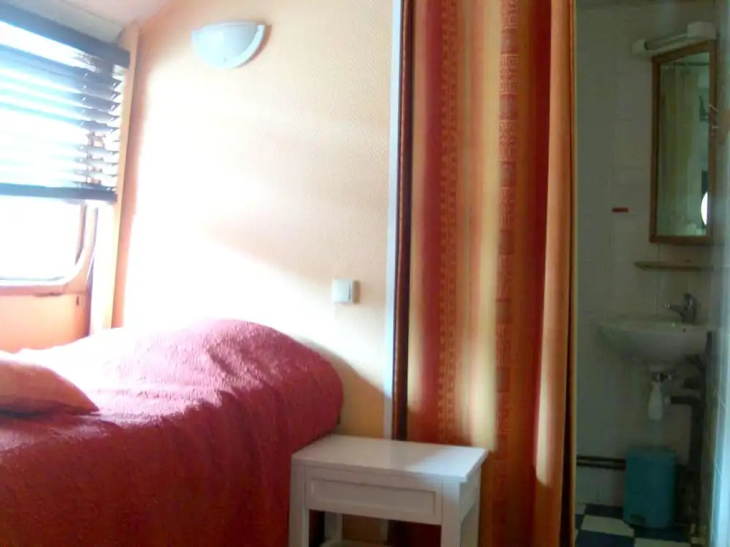 Property With 6 Bedrooms in Casseneuil, With Wonderful Lake View, Terrace and Wifi - 10 km From the Beach