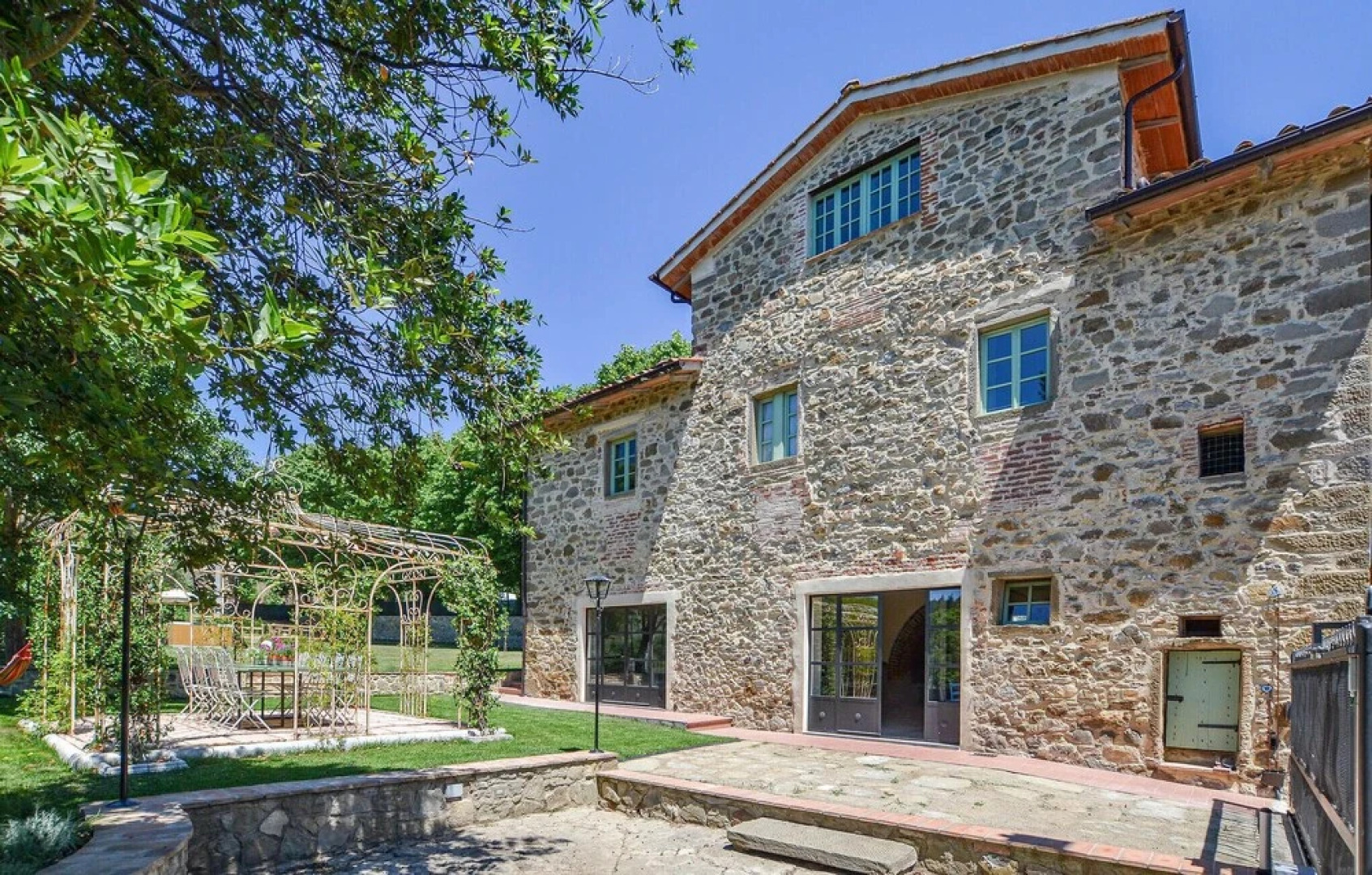 Stunning Home in Arezzo With 5 Bedrooms, Jacuzzi and Wifi