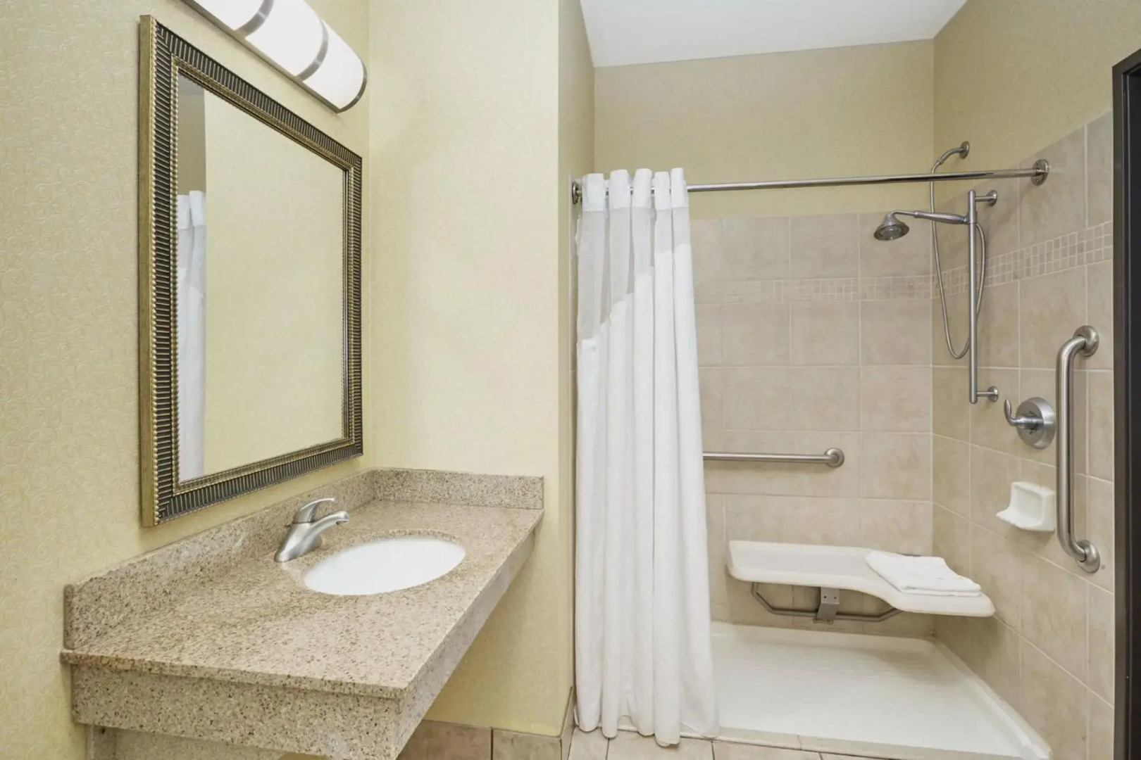 Holiday Inn Express Hotel & Suites Madison-Verona by IHG