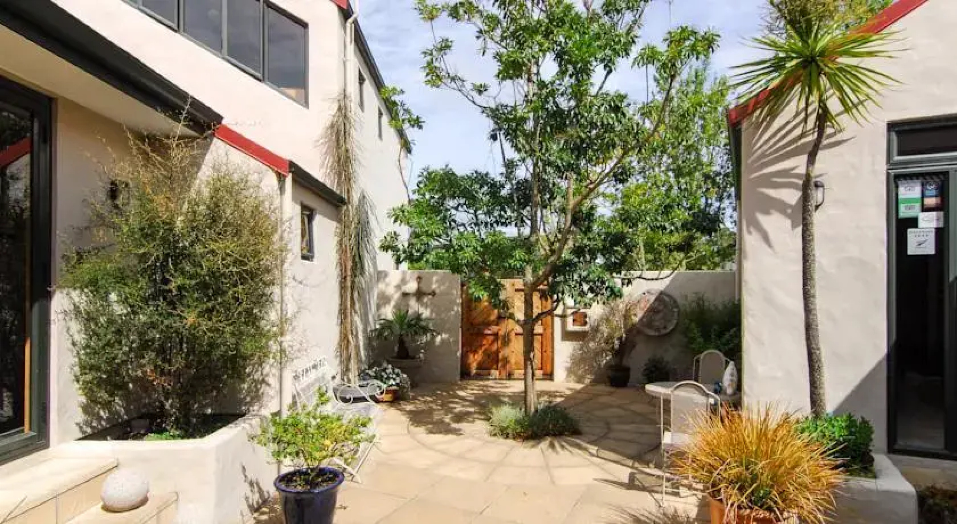 The Loft Art Studio & Premium Bed and Breakfast