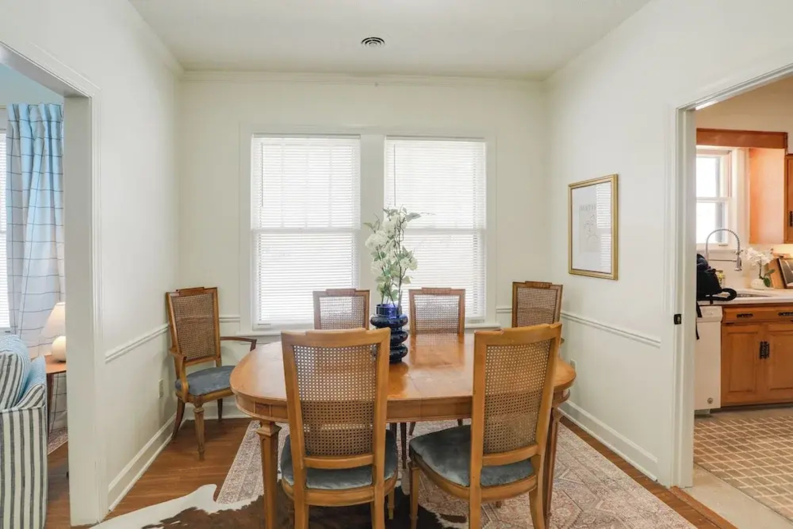 Walk to Oxford Square & Ole Miss: Central Home!