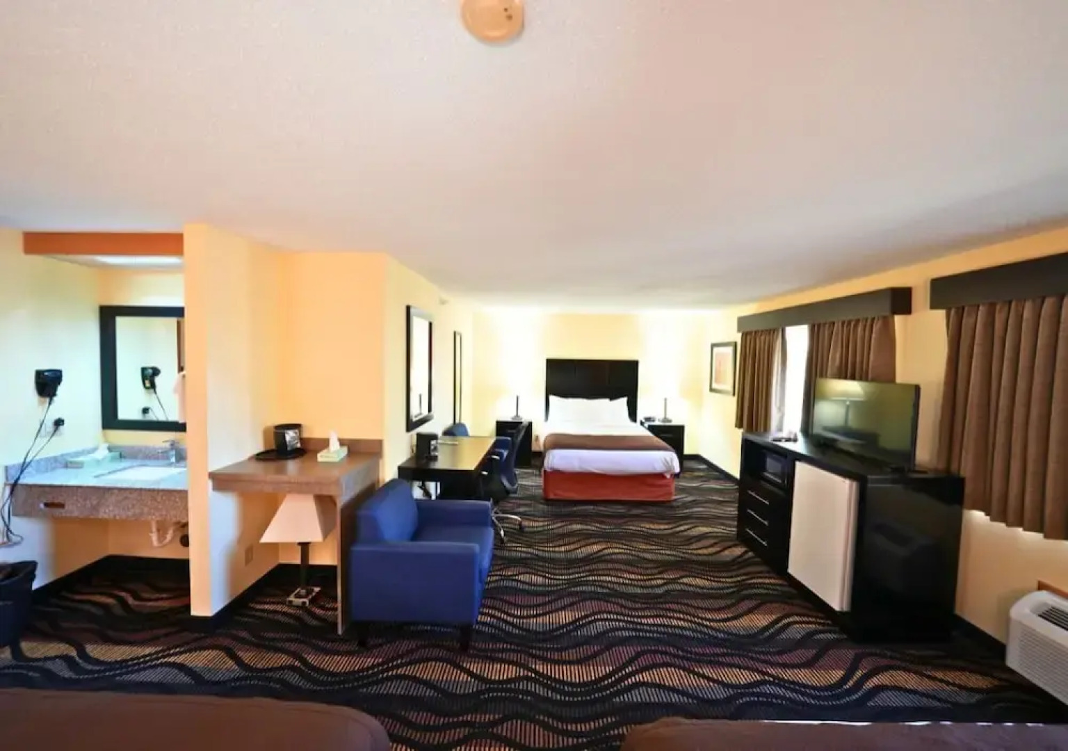 Rock Island Inn & Suites Streator IL